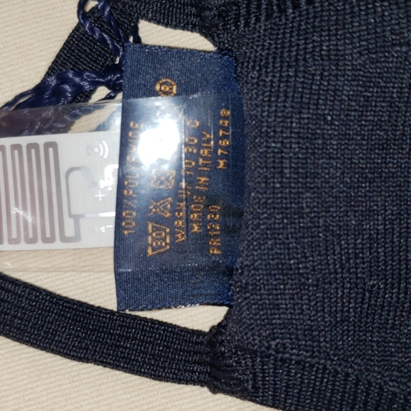 Face Covering Designer Accessory by Louis Vuitton - Picture 6 of 11